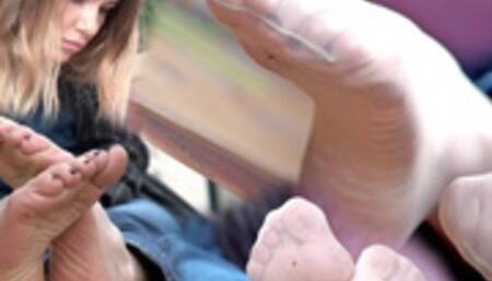 Teresa's feet and soles tease in dirty nylons and barefoot - Video update 13271 HD