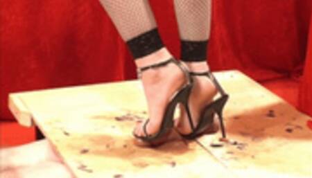 Draining my slave twice with luxury heels WMF