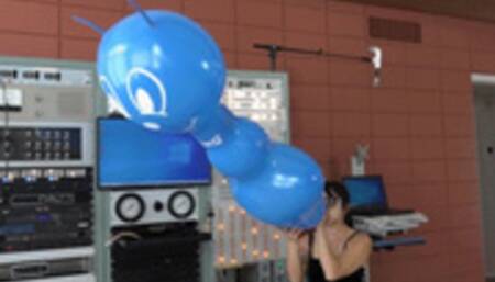 Sushii Blows a Giant Bee (MP4 - 1080p)