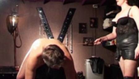 SPITTING & BONDAGE - Mistress Manita & Slave - MP4 Clip