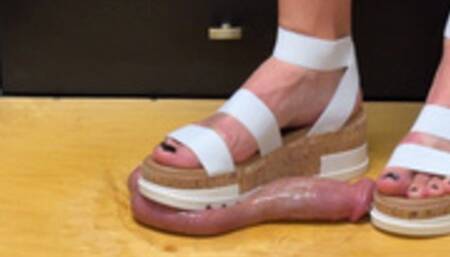 Plateau Wedge Ball Smash - Close Up