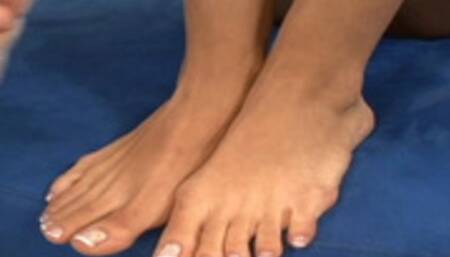 brunette doll enjoy foot sex with foot freak