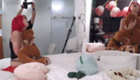 Taylor Nicole Orgasms with the Plushies - Side View and Bed Cam 4K