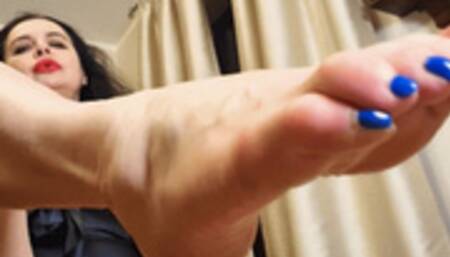 MILF's feet, long toenails, wrinkled soles - foot slave training