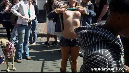 Skinny babe flashes her tits - GNDPartyGirls