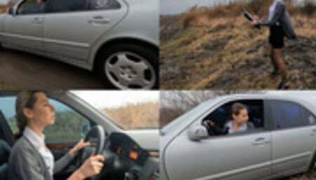 Real estate agent arrives at the location and gets stuck