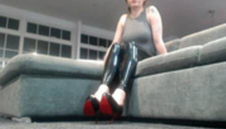 Selfie taking British brat (AVI)