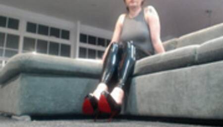 Selfie taking British brat (WMV)