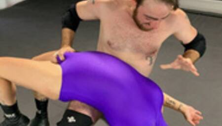 MW-1452 Kyle vs Estrella male domination pro style
