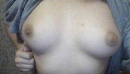 Veneca caliente dedeandose para el novio