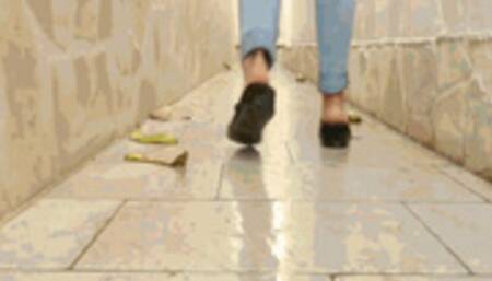 Wet slippery tiles MP4(1920x1080)FHD