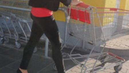 Daily Ways Milf shoeplay in Discounter HD mp4 1920x1080