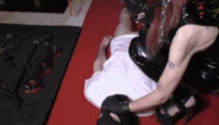 Face sitting on slave encased in pantyhose MP4 version