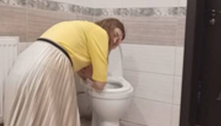 The toilet has enslaved my stomach and ass