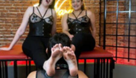 Sue and Nara make Hex clean their dirty soles (1080p)