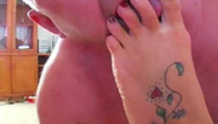 Suck all the cheese from between my feet slug boy - Mistress Amber Leigh & Slug - MP4 Clip