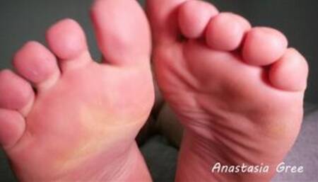 Cum on my feet and clean them