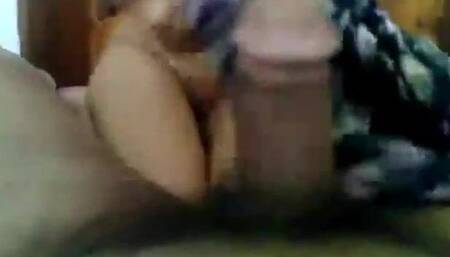 Indian GF has very skillful hands!!