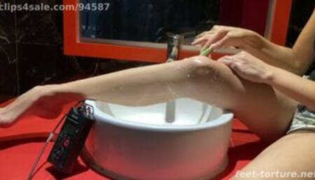 Leg Shaving ASMR [4K]