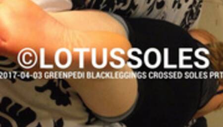 2017-04-03 GREENPEDI BLACKLEGGINGS CROSSED SOLES PRT1