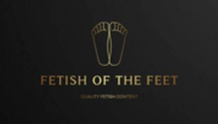 Larissa’s Sweaty Latina Gym Feet POV