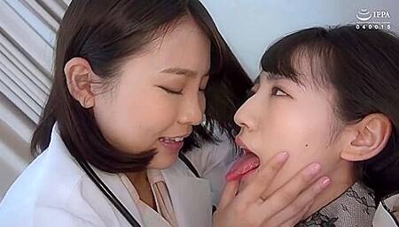 [auks-134] Obscenity! Dekakuri Lesbian A Girl Scared Of Enlarged Lewd Nucleus And A True Lesbian Perverted Female Doctor Aoi Kururugi Aoi Kawana Scene 2