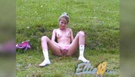 Masturbating teen ellie goes solo