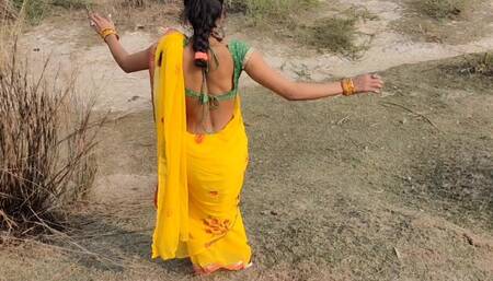 Indian 18 Years Old Village Outdoor Sex in Khet Natural Big Ass Outdoor Sex in Khet-natural-big-ass-show-in-clear-hindi-voice
