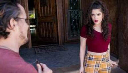 Stalker followed big ass latina MILF Victoria Voxxx to another state