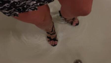 Apron and Heels Bathtub Fun and masturbation part 1