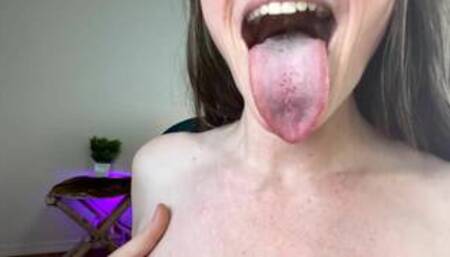 Hairy mature amateur vibrating her pussy