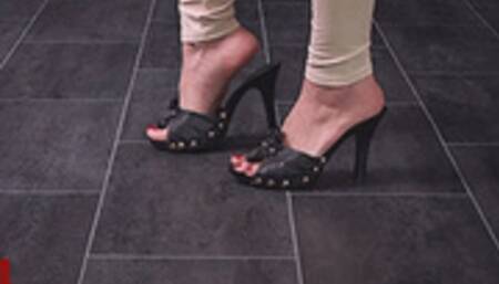 Slappy Mules (FULL HD) – Lady Amira