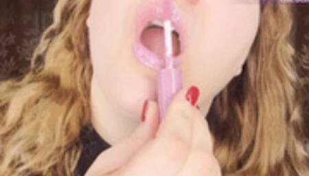 LIPSTICK SMELLS SO GOOD (MP4)