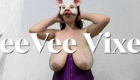 Pig slut huge tits sucks her dildos and bounces her boobs