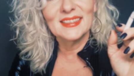 Customvideo clip with Q&A's sequences with lots of smoke, fun and voice with and from me*German Amateur*