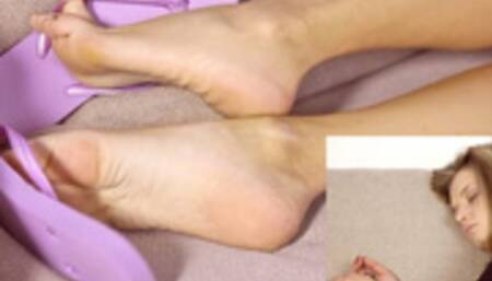 Footplay wile Bianca rests wit flip flops - Video update 13284