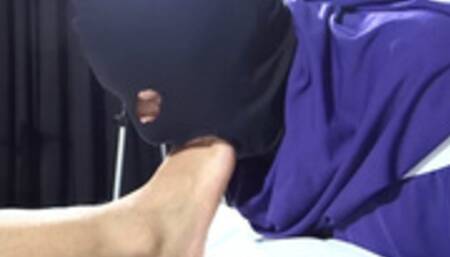 SLAVE SUCK FEET AND TOES OF MEGAN BIG BUTT UNDER OERDERS OF MELISSA RAMOS AND MISS BOWIE