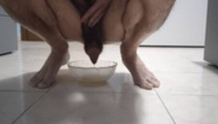 Huge amount of dark piss in a salad bowl