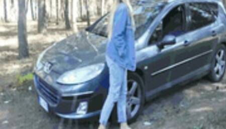 Returning from a walk in the woods MP4(1920x1080)FHD