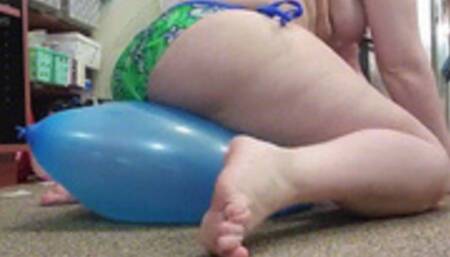 Two Blue Balloons - Bounce To Pop