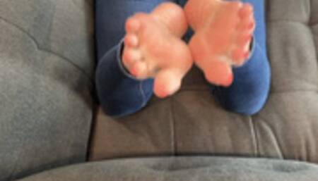 Stroke To My Sexy Feet (JOI Countdown)