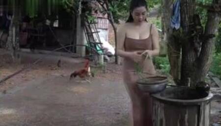 Get wet in the rain for this plate of prawns—Vietnamese outdoor food|||Wet in the rai