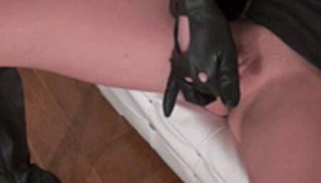 Leather Gloves Make Her Squirt (MP4)