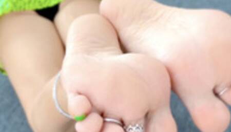 Feet O' Gold Footjob HD POV wmv