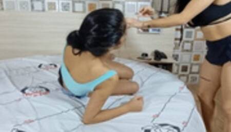 TEEN GIRL FARTING ANHOTHER TEEN GIRL BY SCARLET WIND AND KATITA CAM BY KLEBER FULL HD