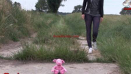 Pretty Girl walks in Adidas Superstars 1-K (0065n)