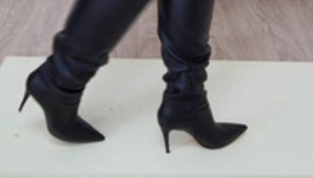 Foam Board Trample in Guess Boots WMV