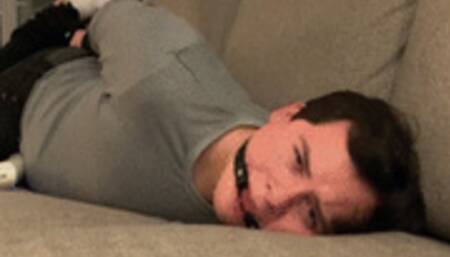 ALEXBYFOOT HOGTIED ON THE SOFA