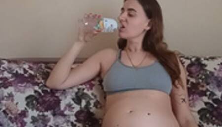 pregnant bitch can't drink water