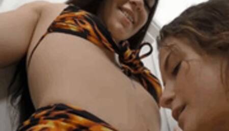 Nicole has giggles WMV